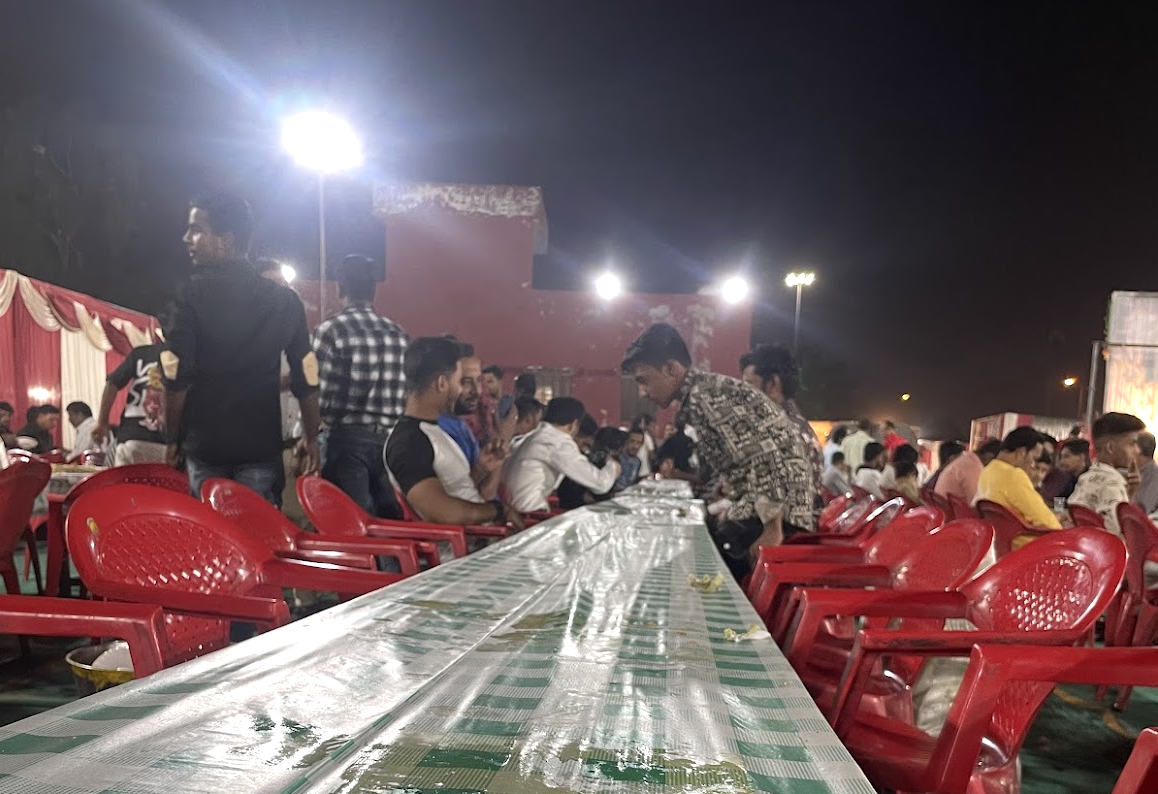 Makan Di Kondangan