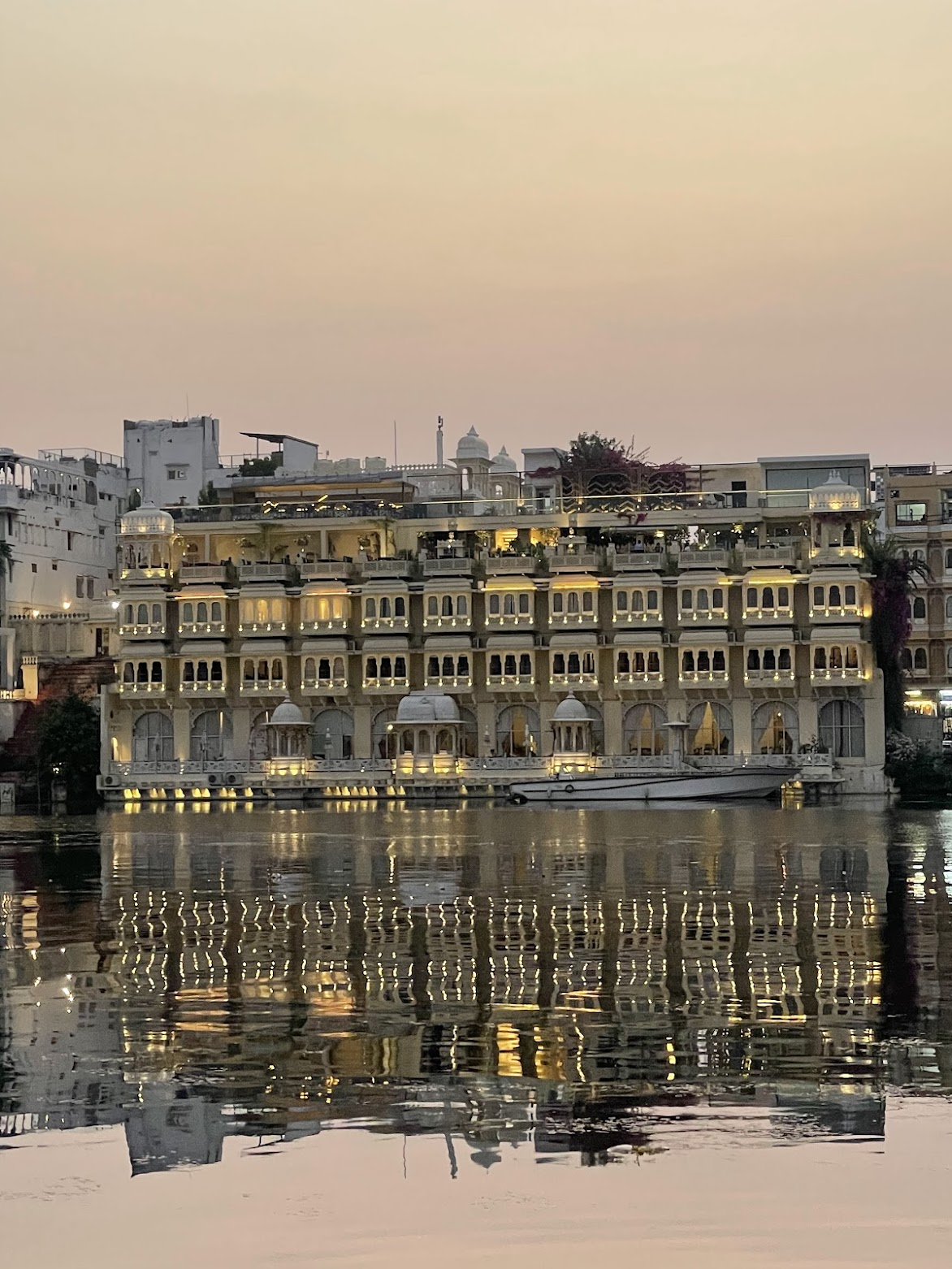 Bangunan Tepi Danau Udaipur